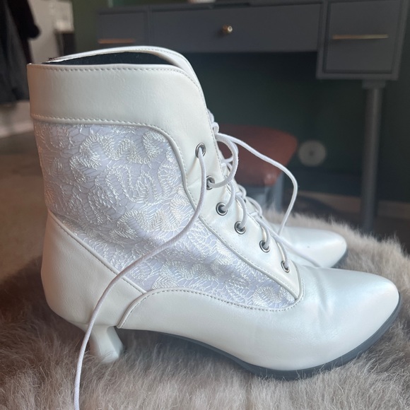 Size 9 White Victorian Bridal Witch Shoes - Picture 3 of 7